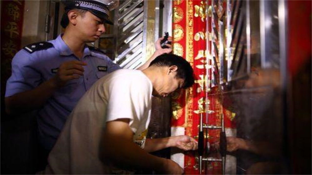 者楼镇请开锁师傅开了锁后，师傅为什么一般都不进门，就算主人请也不进去？